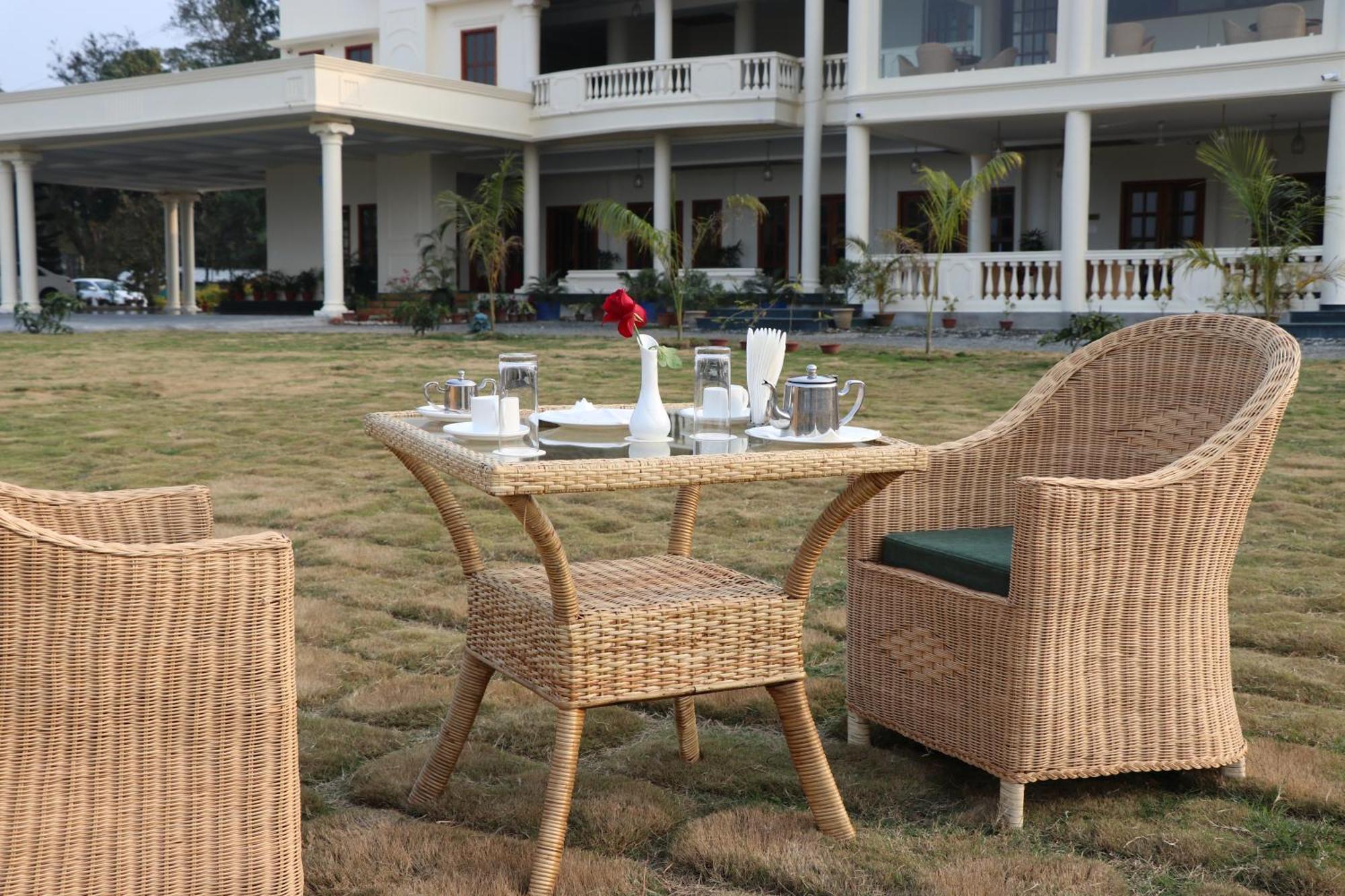 Royale De' Casa Resort Казиранга Экстерьер фото