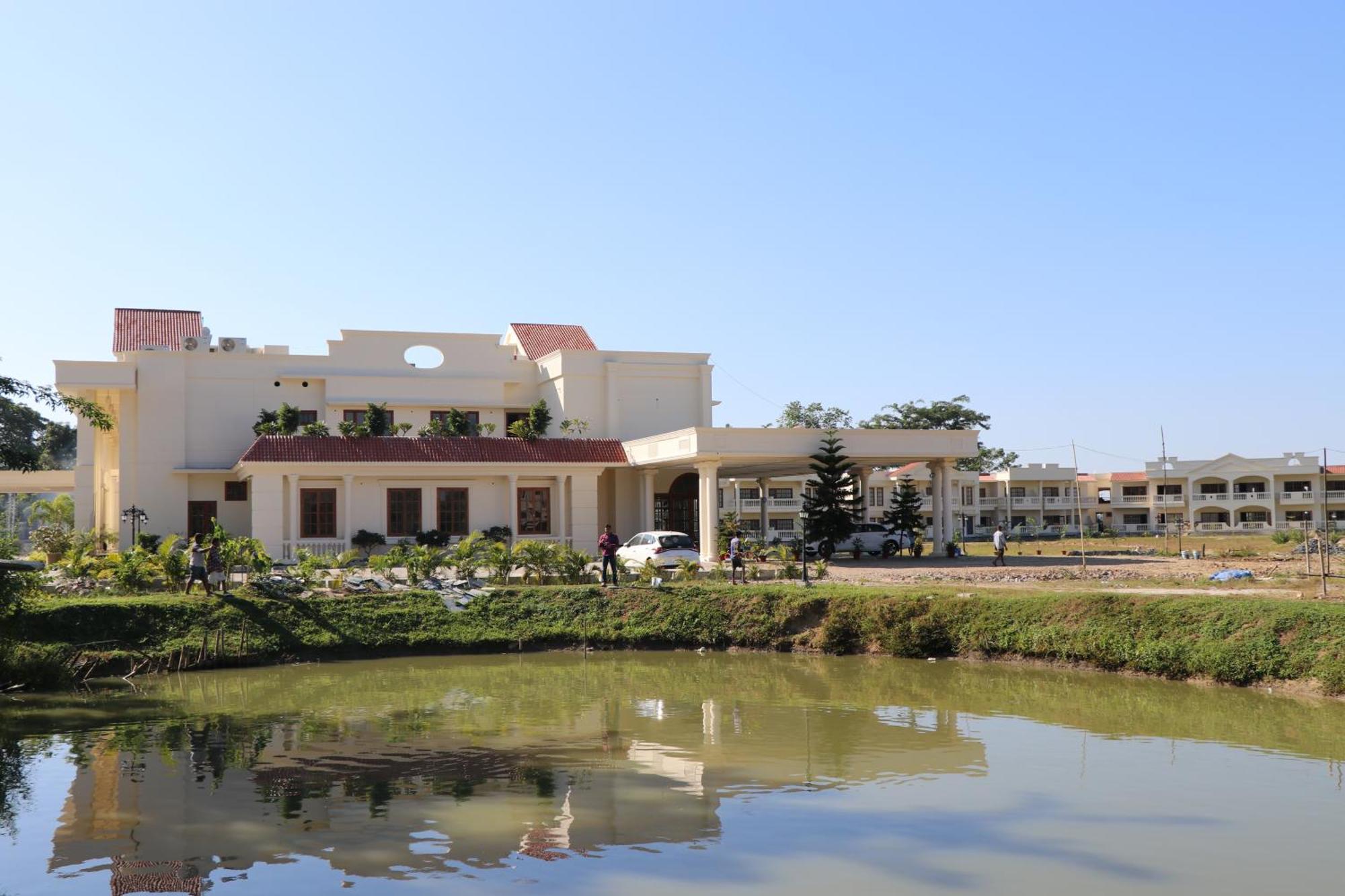 Royale De' Casa Resort Казиранга Экстерьер фото