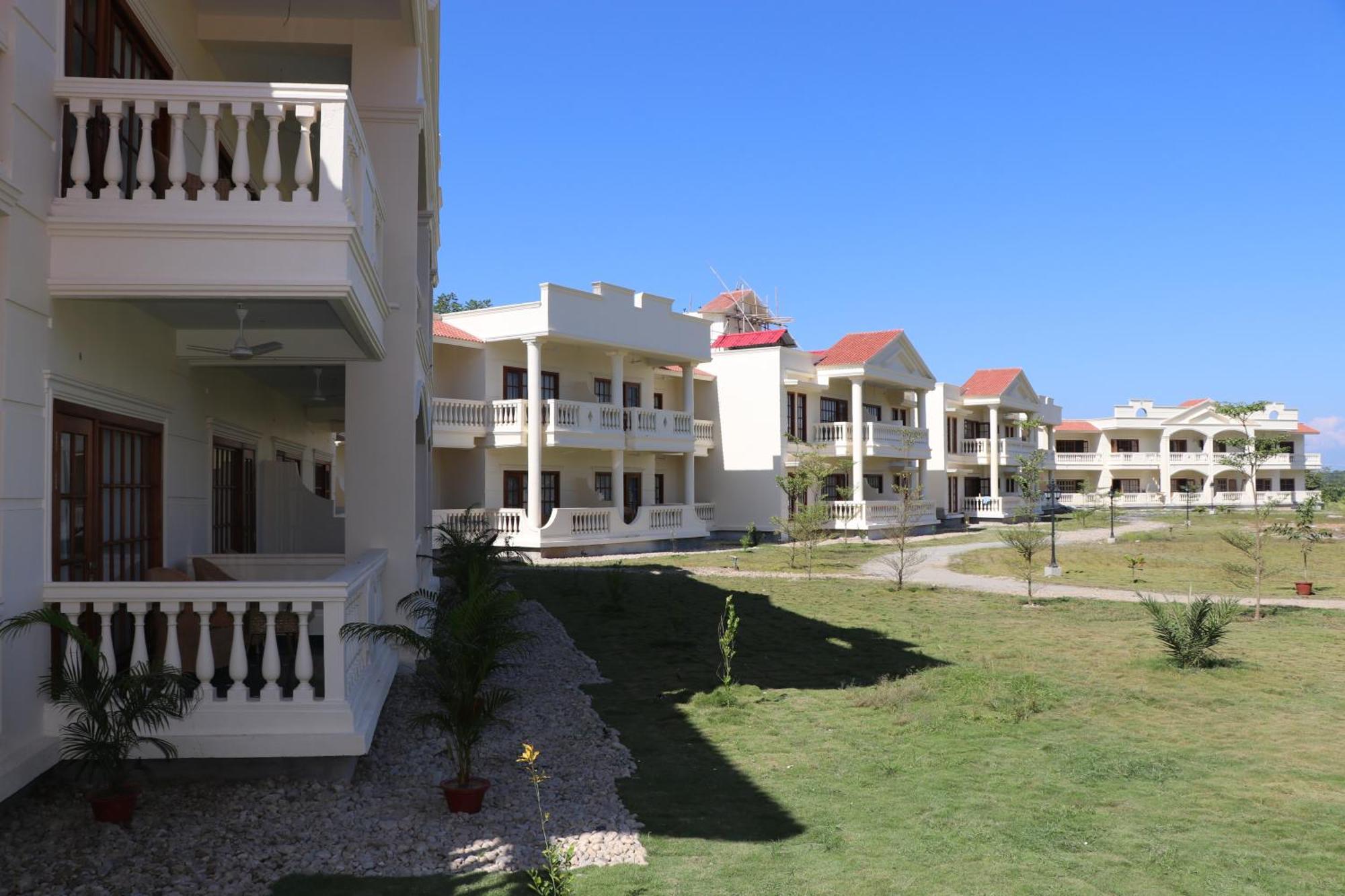 Royale De' Casa Resort Казиранга Экстерьер фото