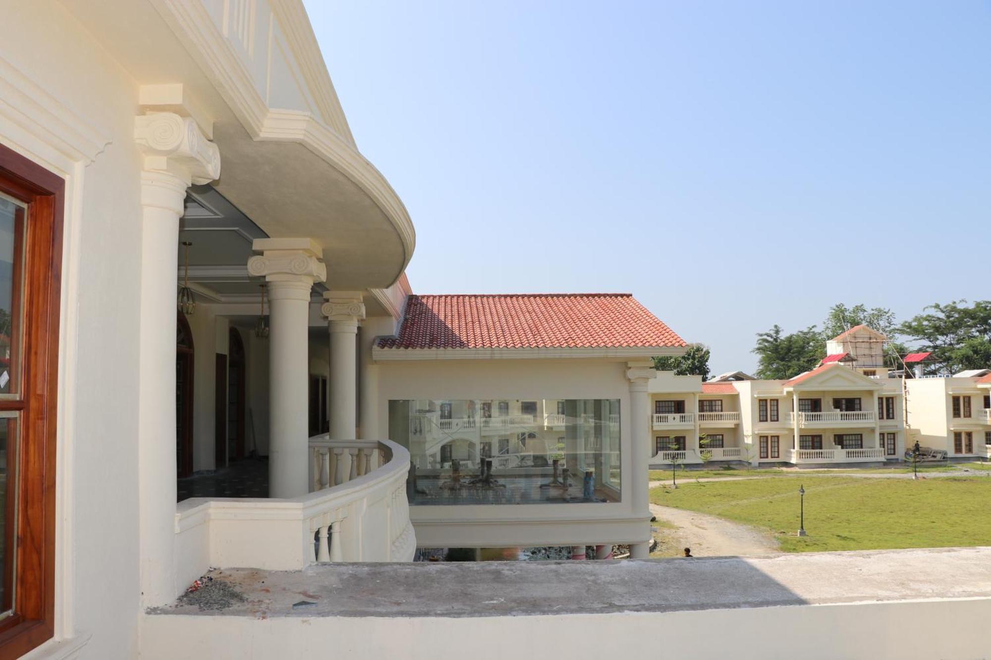 Royale De' Casa Resort Казиранга Экстерьер фото