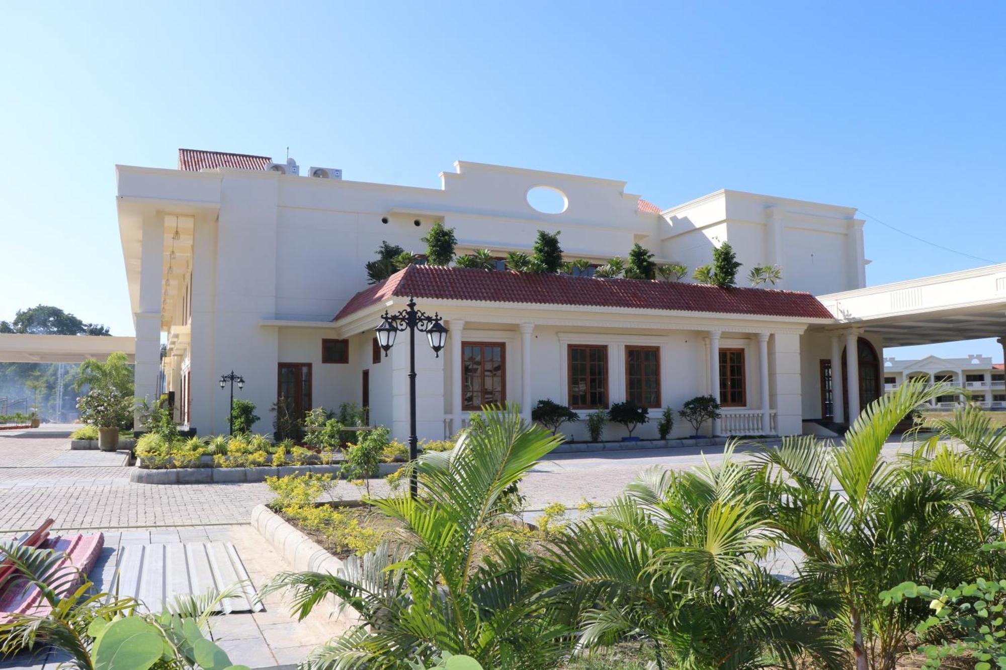 Royale De' Casa Resort Казиранга Экстерьер фото