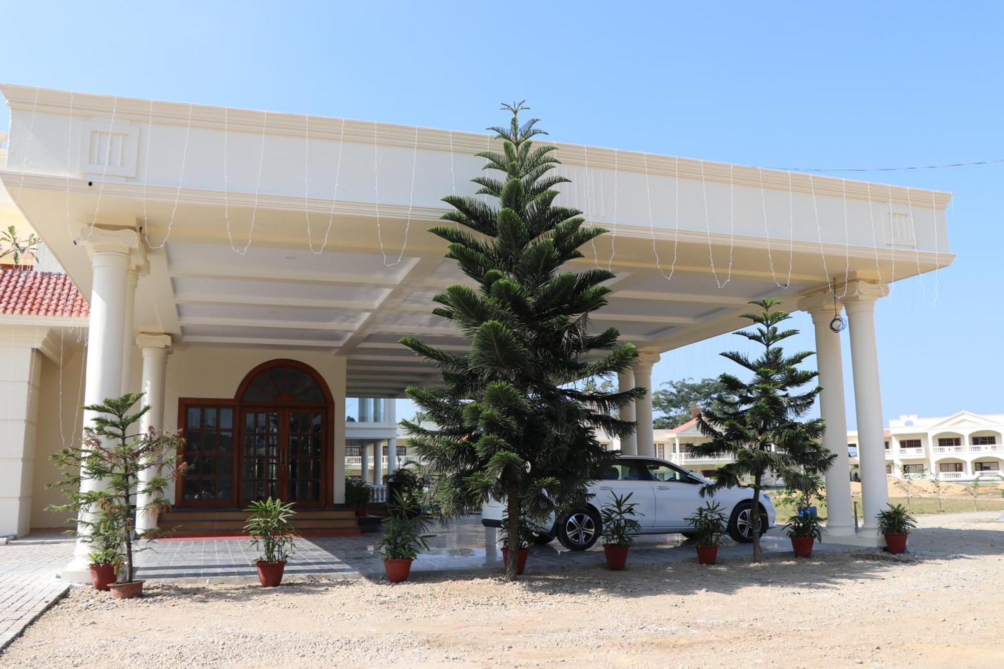 Royale De' Casa Resort Казиранга Экстерьер фото