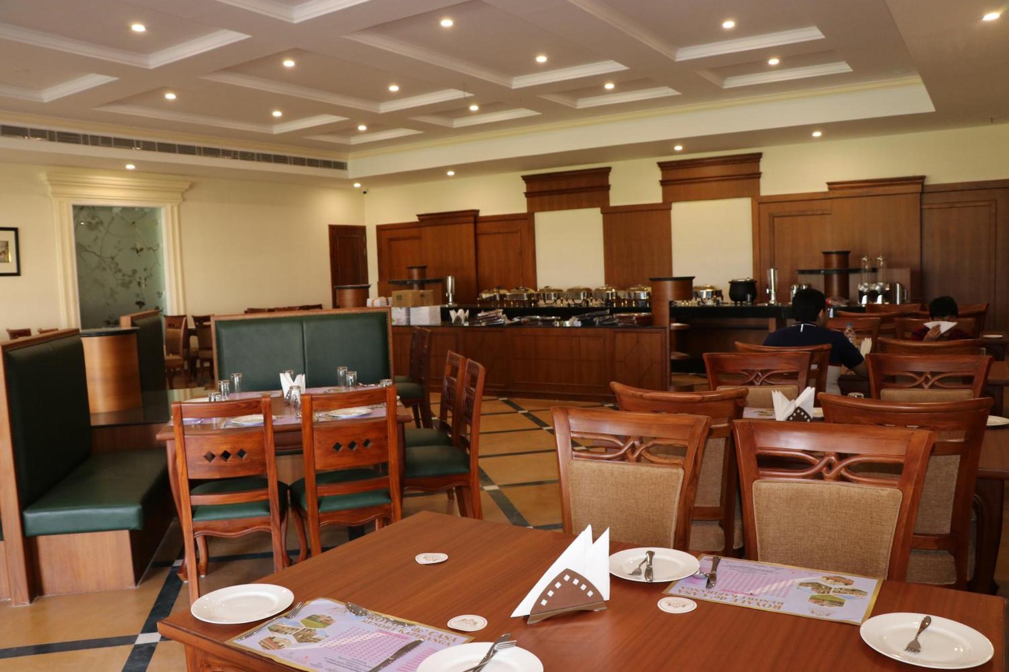 Royale De' Casa Resort Казиранга Экстерьер фото