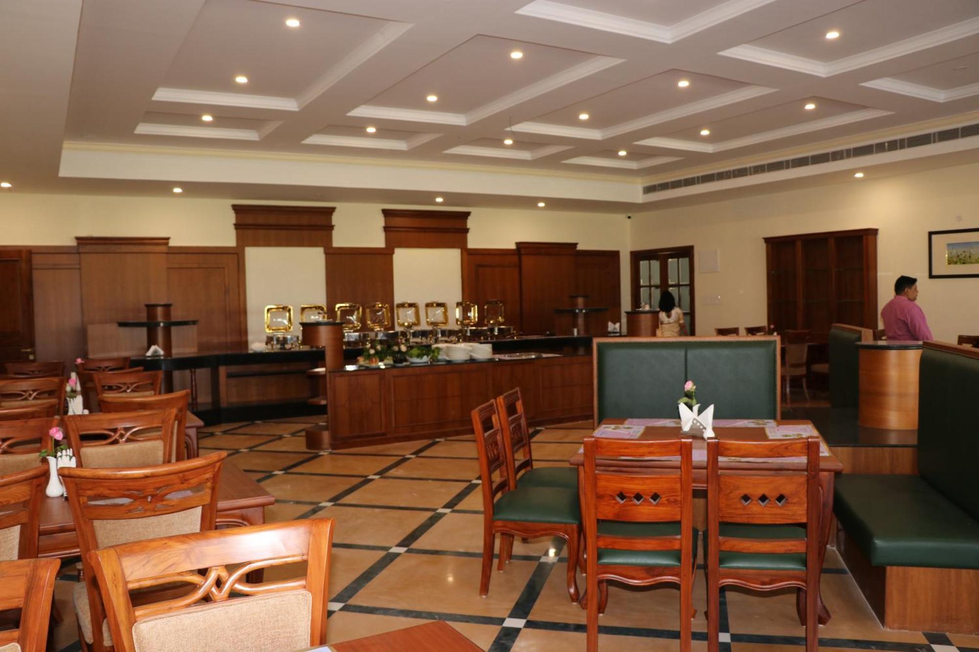 Royale De' Casa Resort Казиранга Экстерьер фото