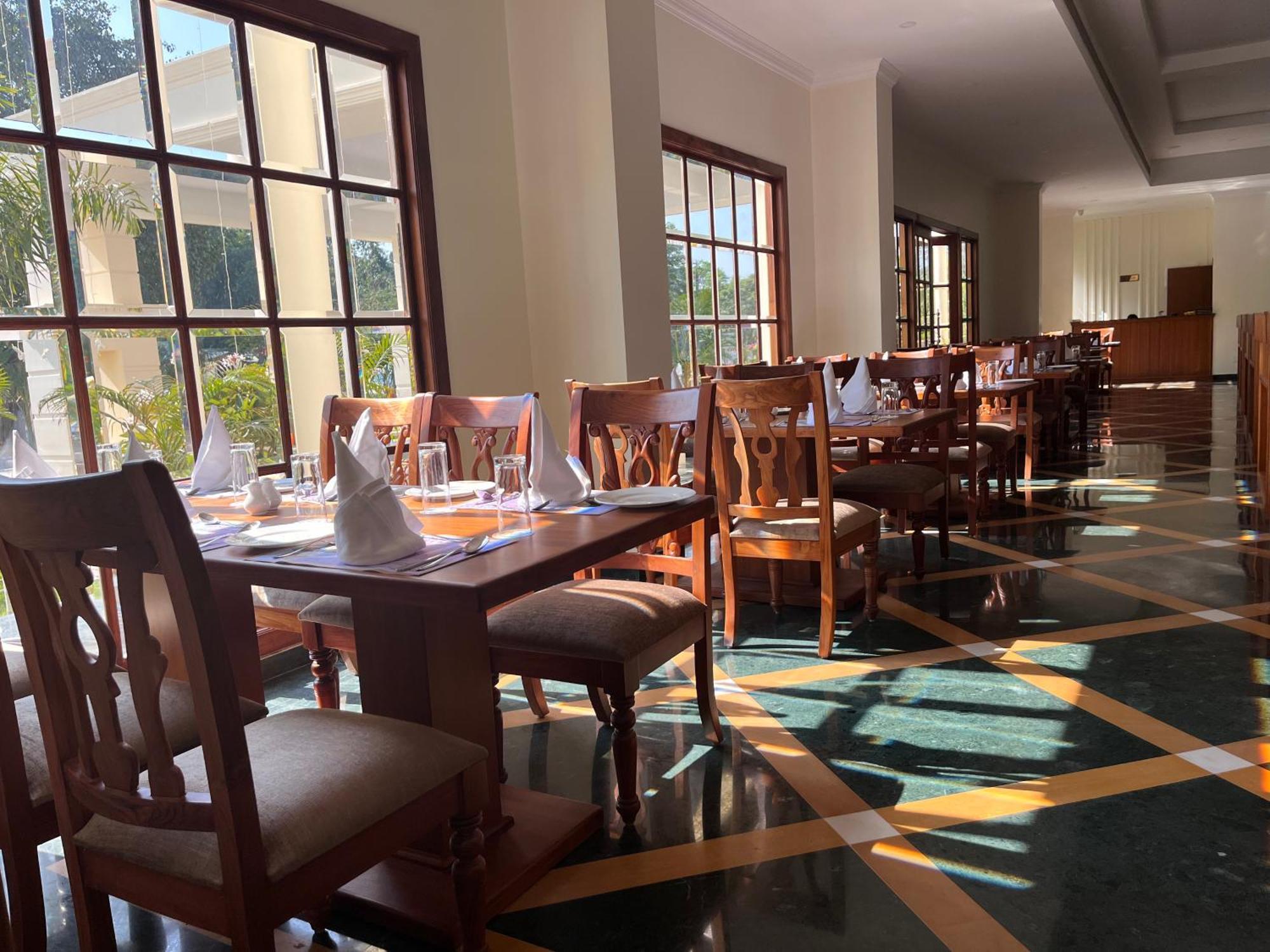 Royale De' Casa Resort Казиранга Экстерьер фото