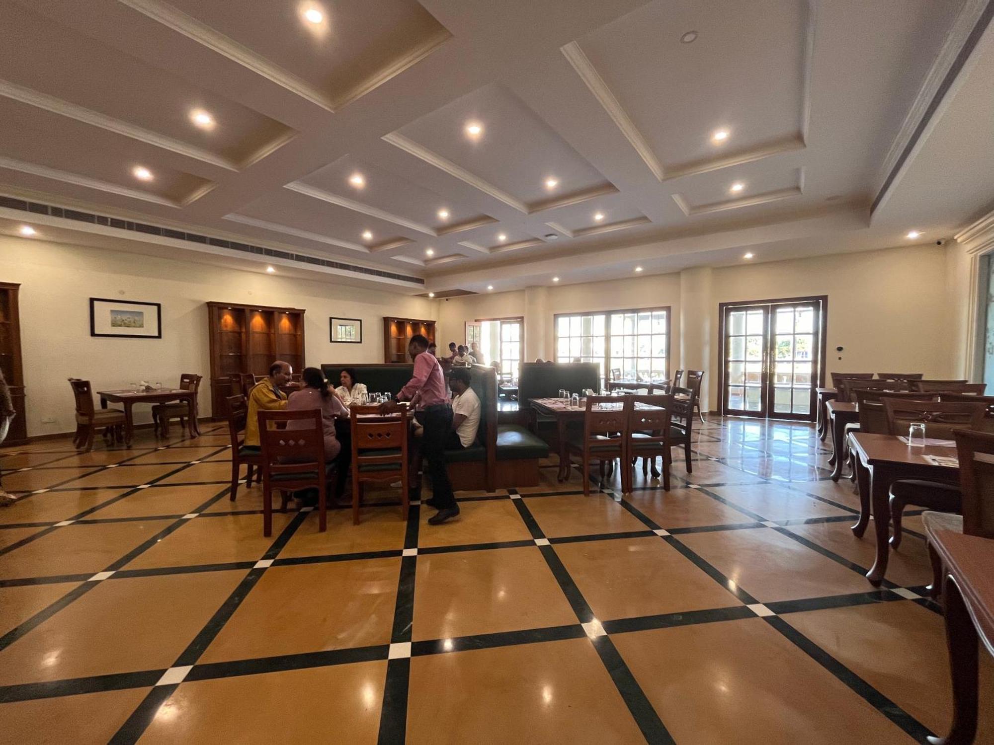 Royale De' Casa Resort Казиранга Экстерьер фото