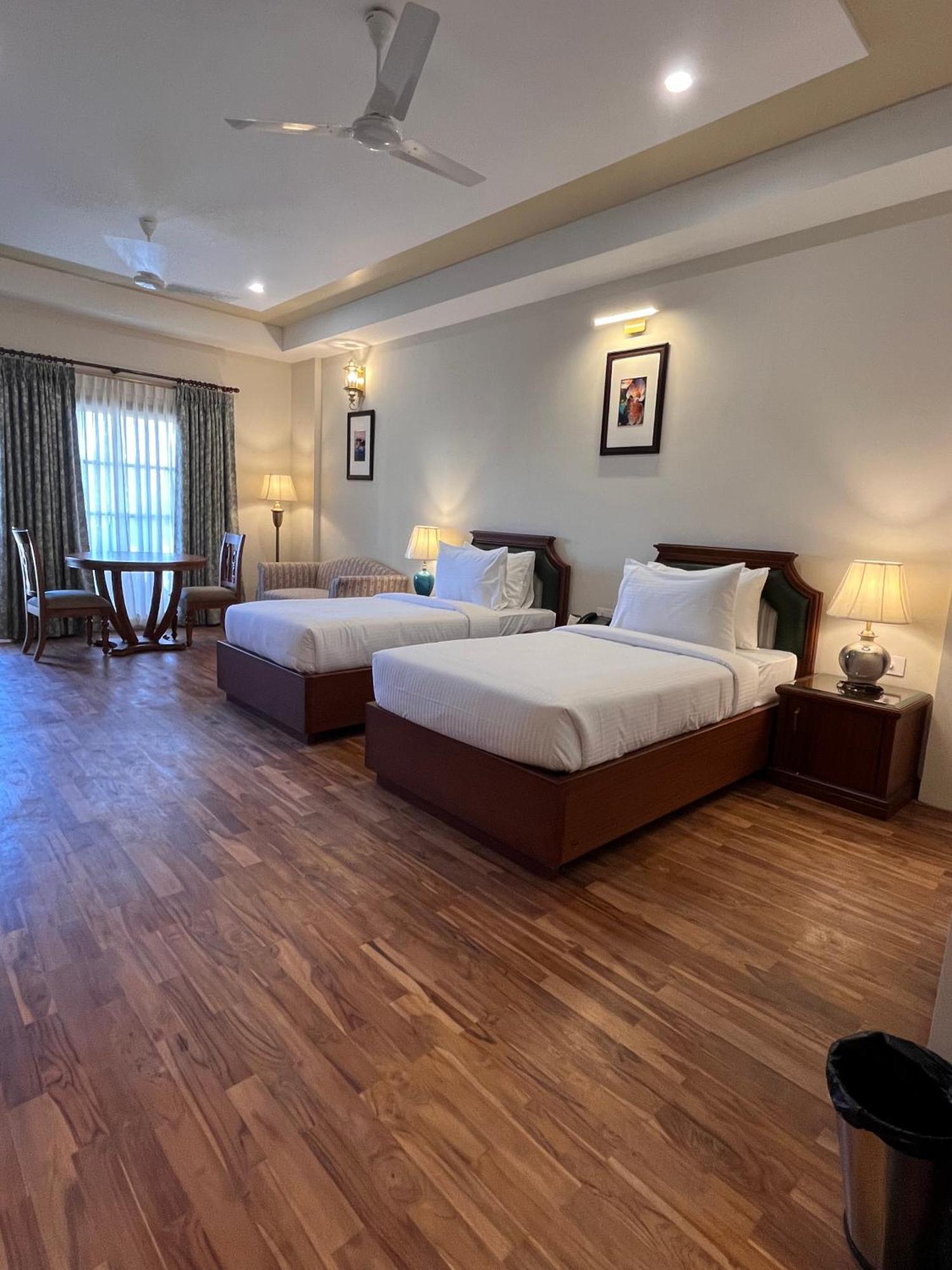 Royale De' Casa Resort Казиранга Экстерьер фото