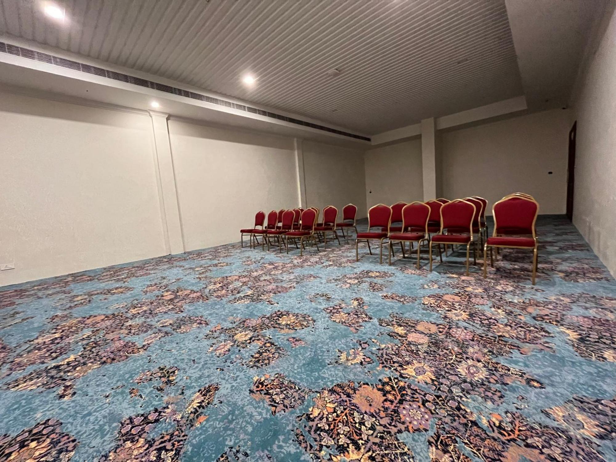 Royale De' Casa Resort Казиранга Экстерьер фото